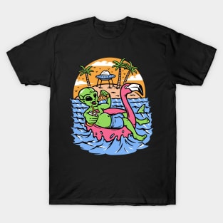 Funny Summertime Alien Eating Pizza on a Pink Flamingo Floatie T-Shirt